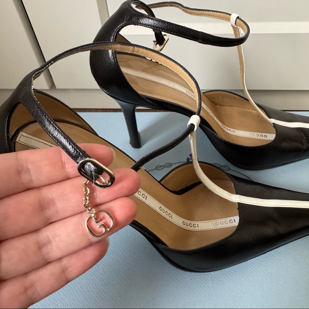 Vintage Gucci Heels - Picture 2 of 5